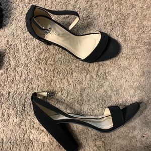 Casual heels all black color size 9, never worn brand new.